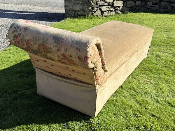 Ottoman chaise longue