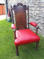 Majestic throne in red leather Majestic throne in red leather