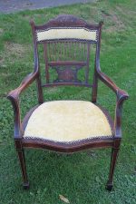 Delicate pin-stuffed Carver Chair Delicate pin-stuffed Carver Chair